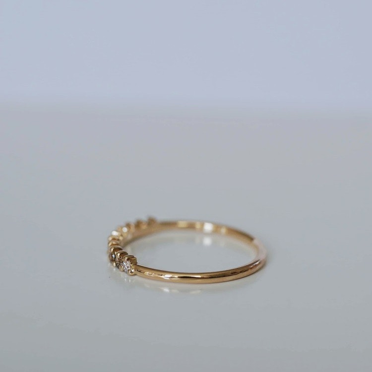 "Cleopatra" ring in gold with mixed white & champagne diamonds