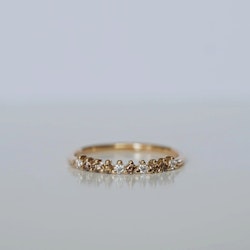"Cleopatra" ring in gold with mixed white & champagne diamonds