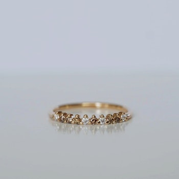 "Cleopatra" ring in gold with mixed white & champagne diamonds