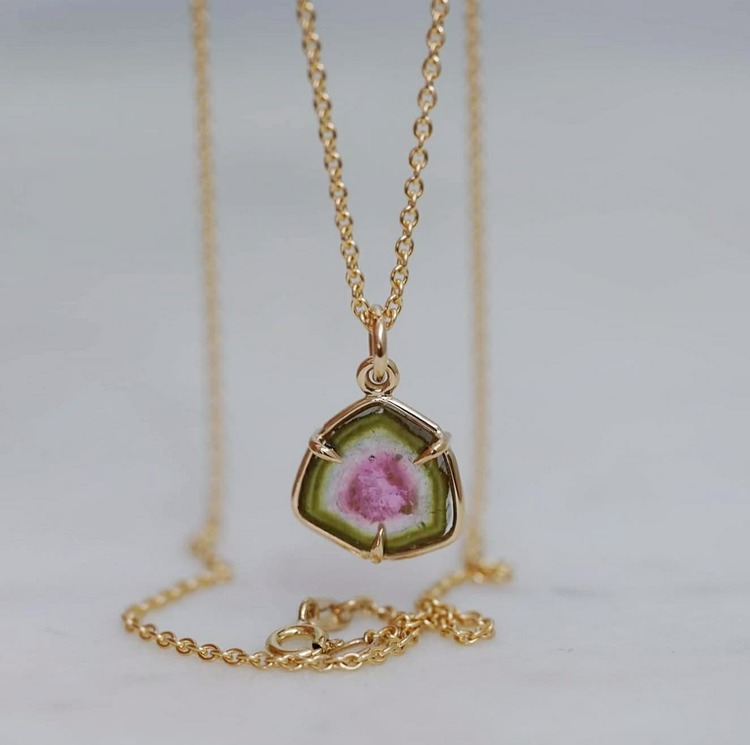 "Watermelon" pendant in gold with a tourmaline slice