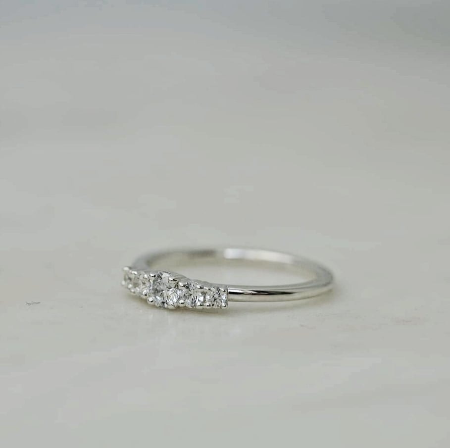 "Ester" Ring with W/SI diamonds in gold