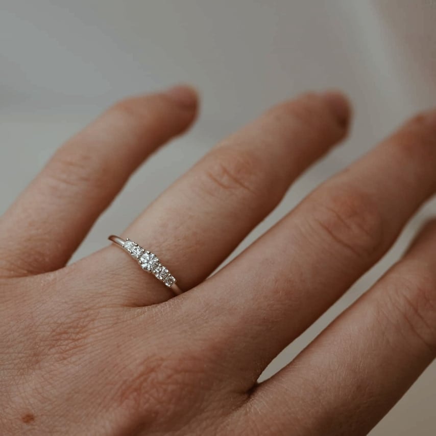 "Ester" ring i guld med W/SI diamanter