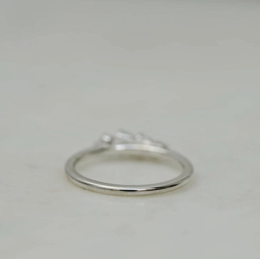 "Mira" ring with TW/VS diamonds