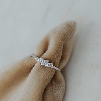 "Mira" ring with TW/VS diamonds