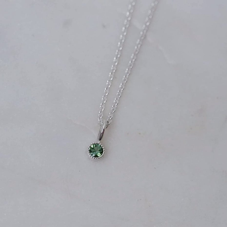 "Twinkle" pendant in silver with a green tourmaline