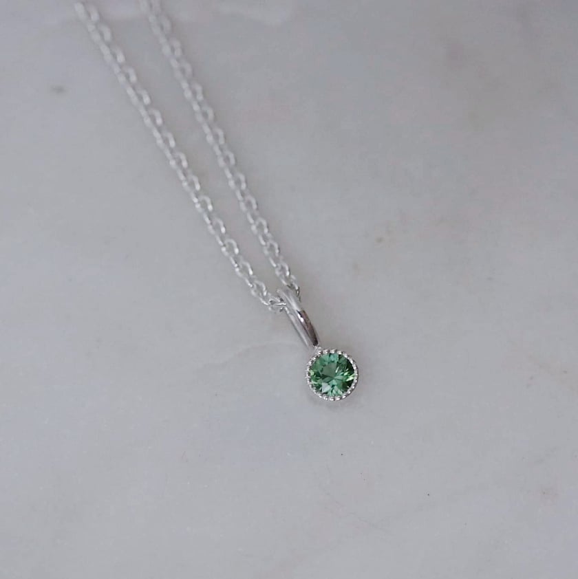 "Twinkle" pendant in silver with a green tourmaline