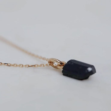 "Råneå" pendant in gold with a raw black tourmaline