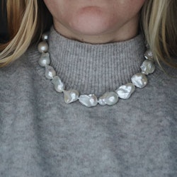 Collier with big baroque freshwater pearls