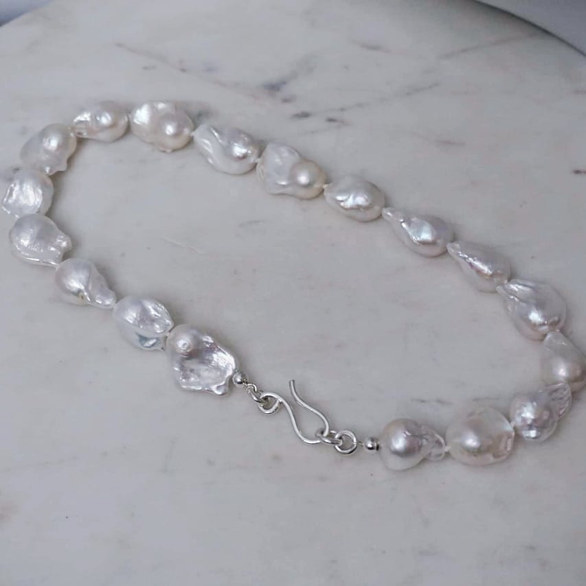 Collier with big baroque freshwater pearls
