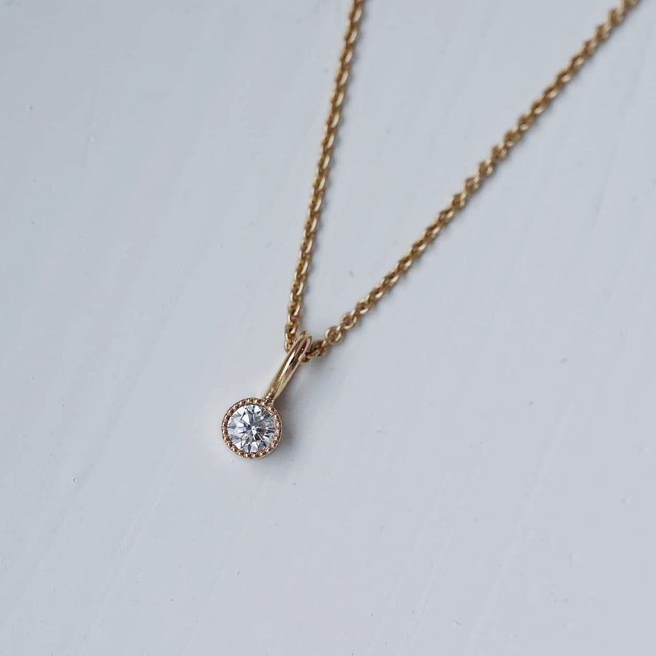 "Twinkle" pendant in gold with a 0.15ct W/SI diamond