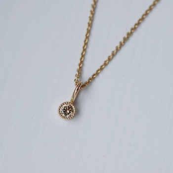 "Twinkle" pendant in gold with a 0.15ct champagne diamond