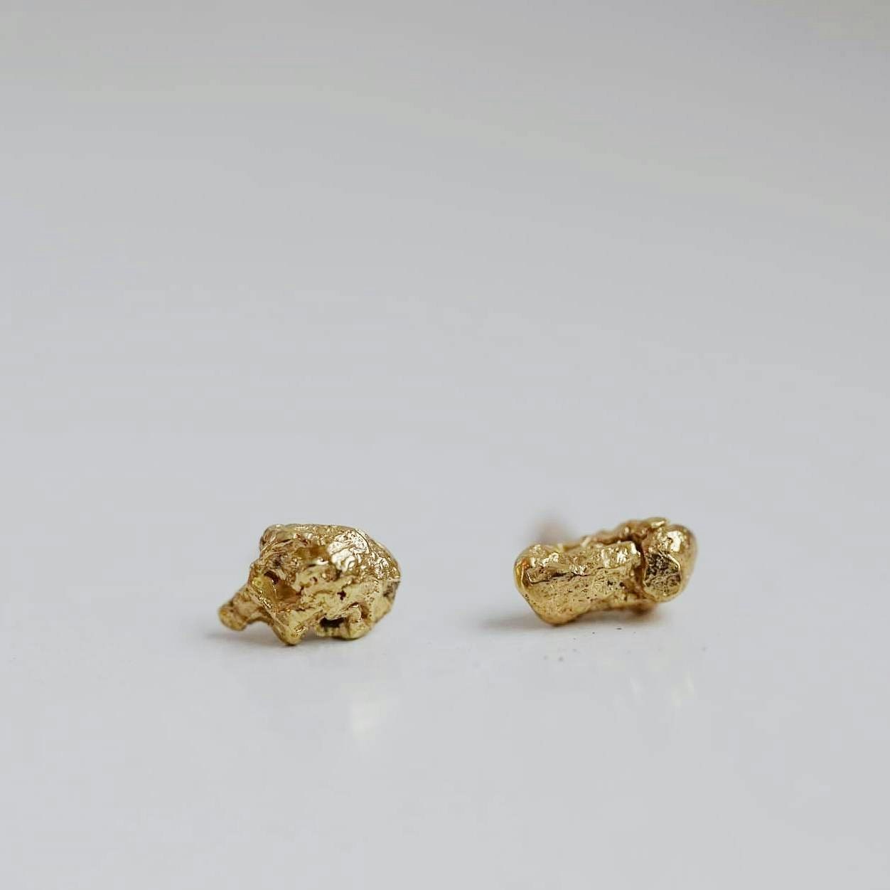 "Nugget" earrings with gold nuggets from Finland