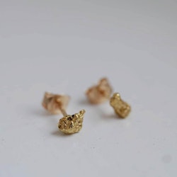 "Nugget" earrings with gold nuggets from Finland