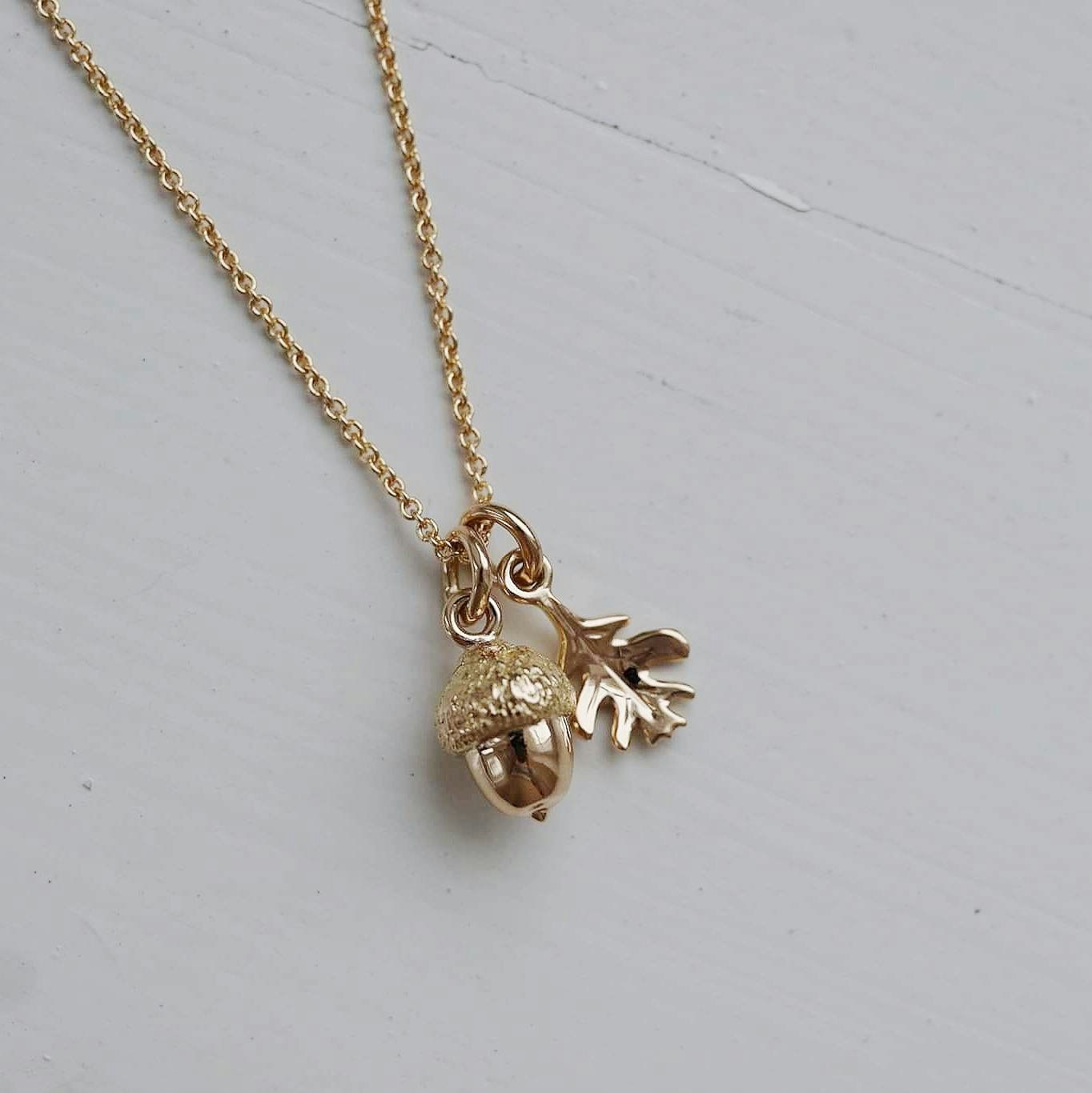 "Oak leaf" pendant in 18K gold