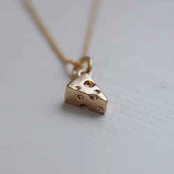 "Cheese" pendant in gold