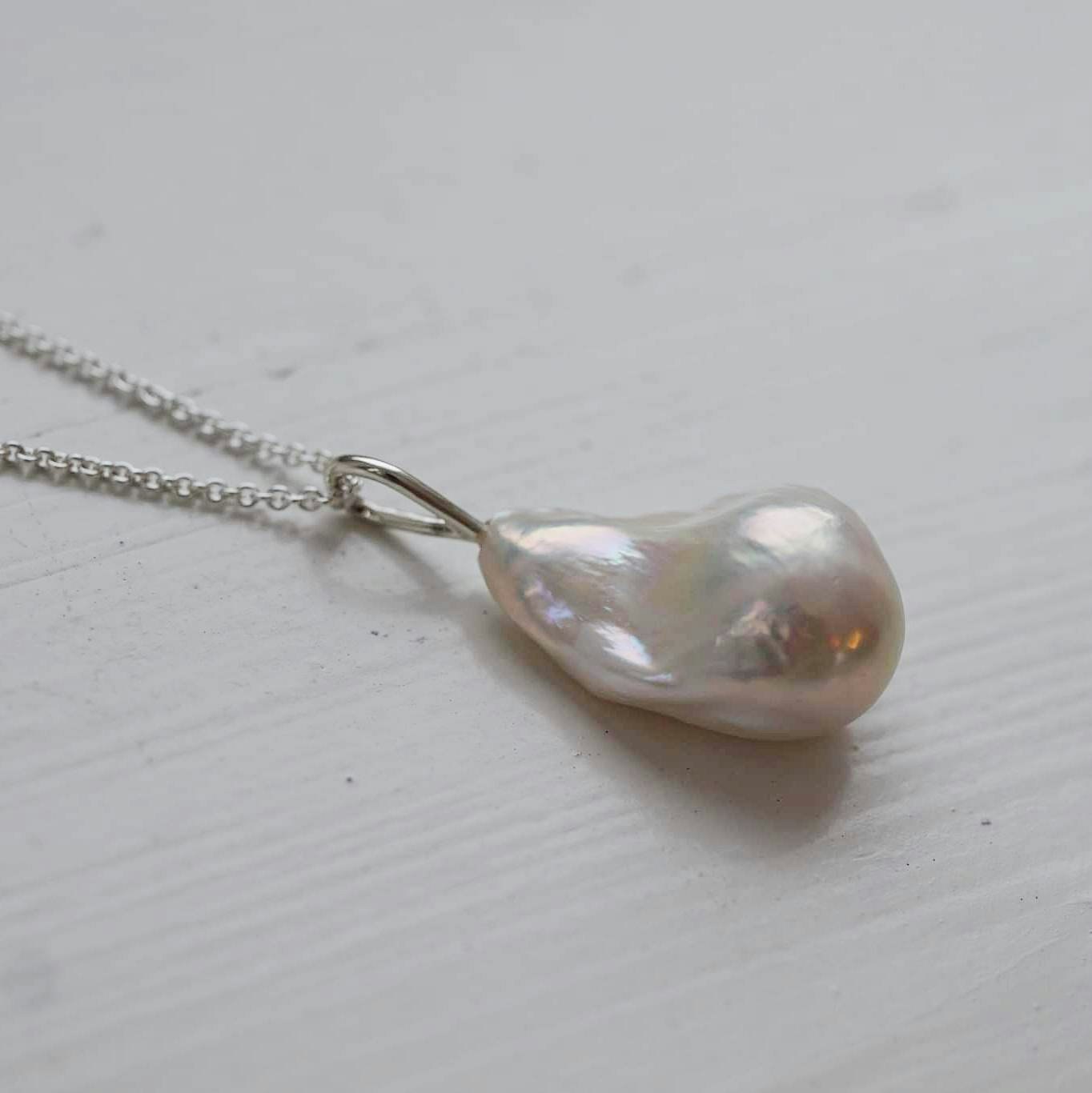 Big baroque freshwater pearl pendant