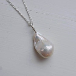 Big baroque freshwater pearl pendant