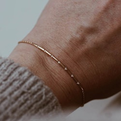 "Aurora Sparkle" armband i guld med sju diamanter