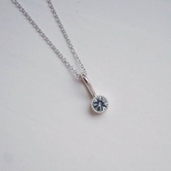 "Twinkle" pendant in silver with an aquamarine