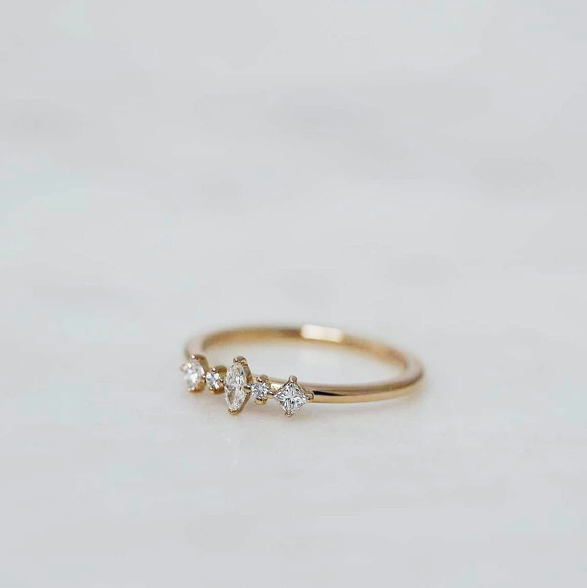 "Iris" ring med diamanter