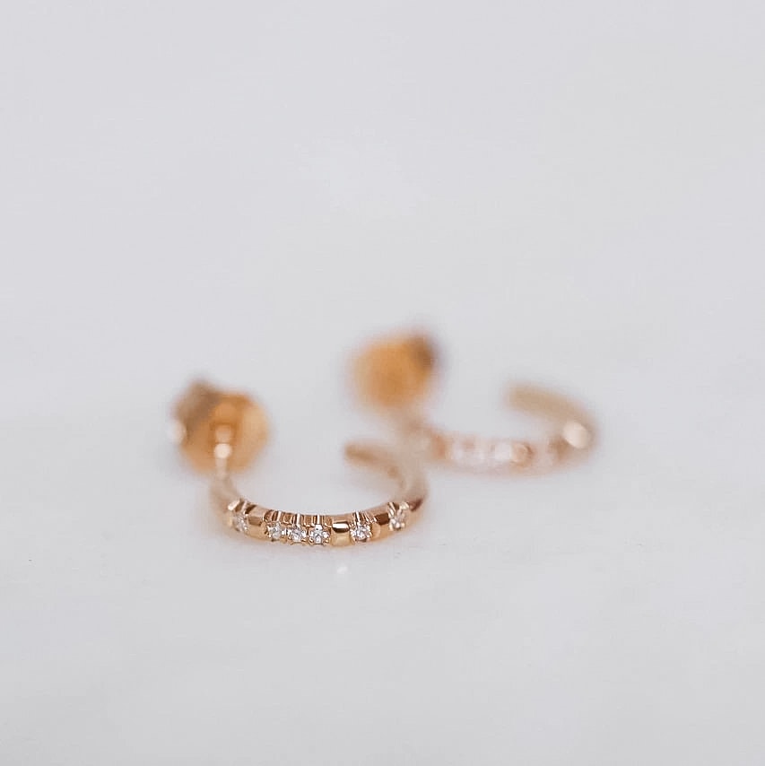 "Aurora Sparkle" hoops in gold with diamonds