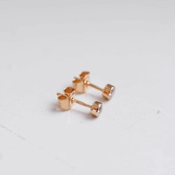 "Twinkle" earrings in gold with W/SI diamonds