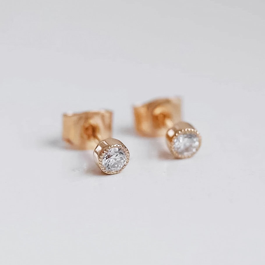 "Twinkle" örhängen i guld med W/SI diamanter