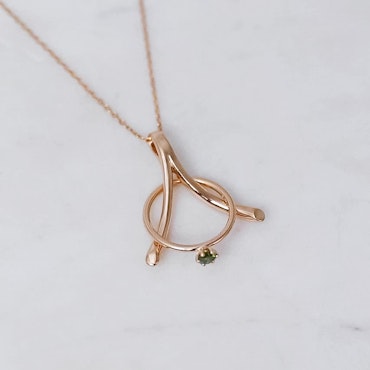 "Wishbone" ringhållande hänge i guld