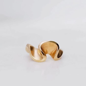 "Flow" ring in gold