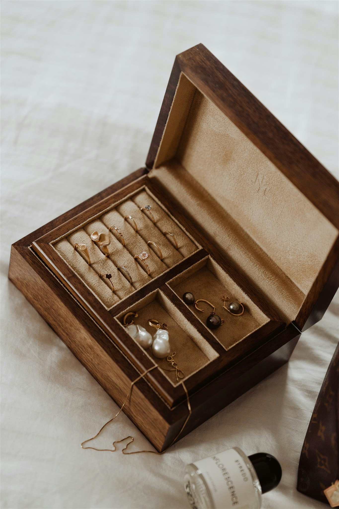 The jewelry box