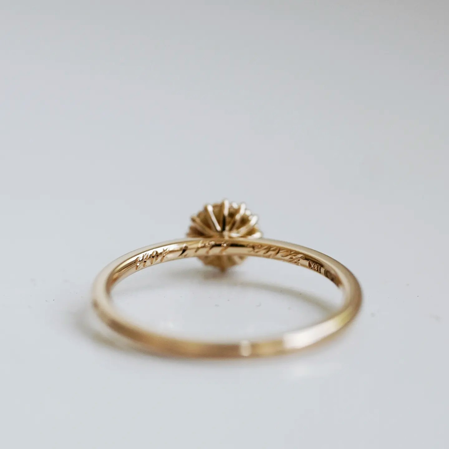 "Nina" ring in gold with diamonds