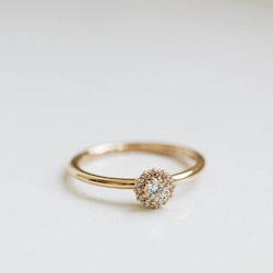 "Nina" ring in gold with diamonds