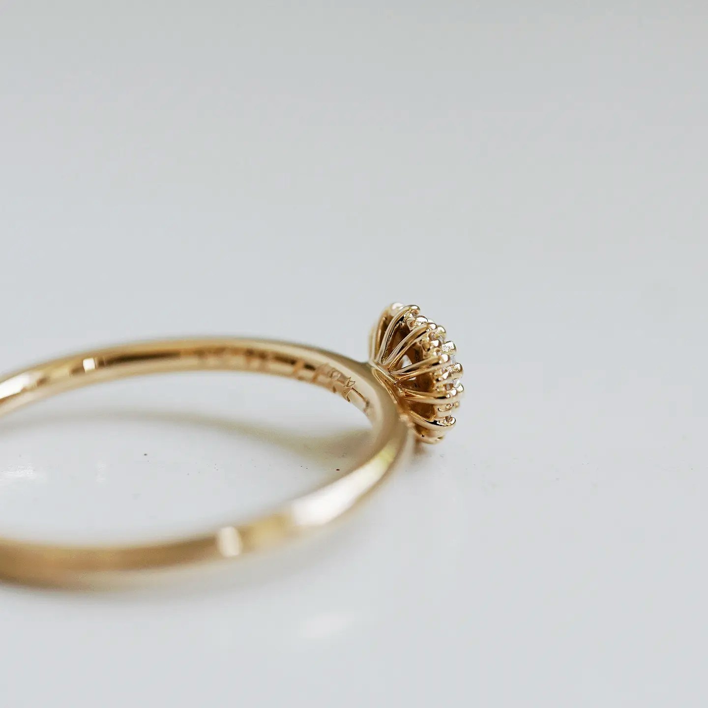 "Nina" ring in gold with diamonds