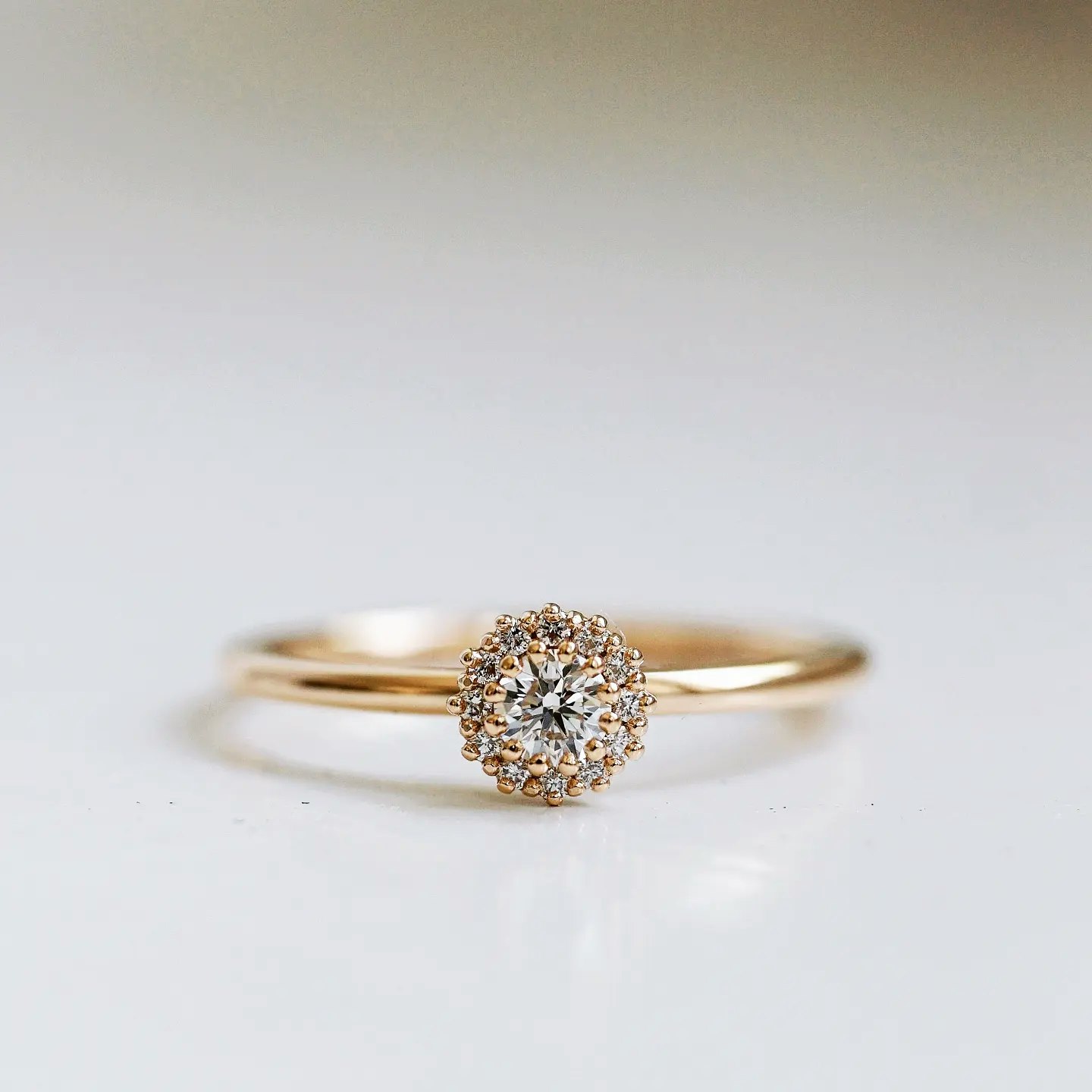 "Nina" ring in gold with diamonds