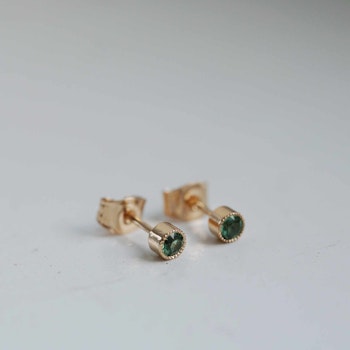 "Twinkle earrings in gold with green tourmalines