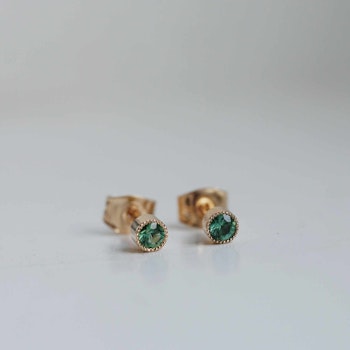 "Twinkle earrings in gold with green tourmalines