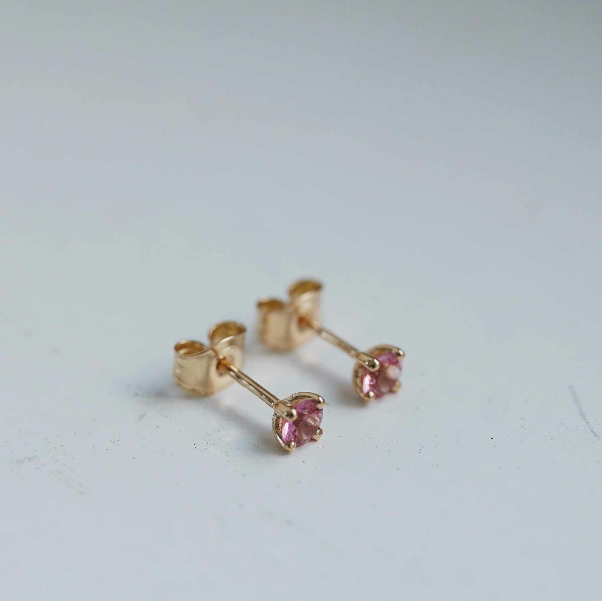 "Stellar" earstuds in gold with pink tourmalines