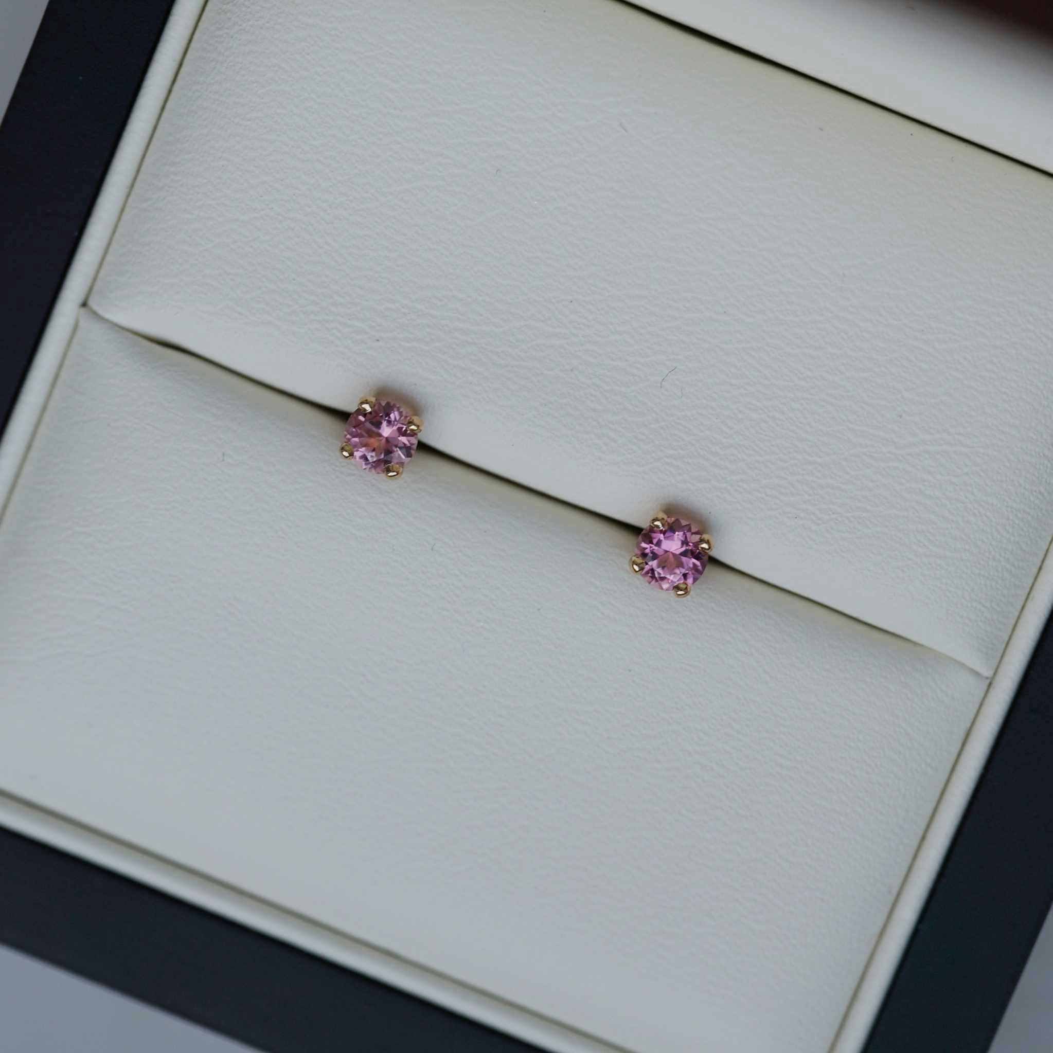 "Stellar" earstuds in gold with pink tourmalines