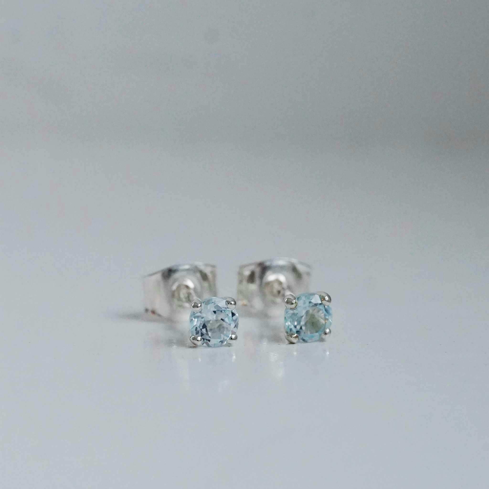 Stellar" örhängen i silver med blå topas - Malin Ivarsson Jewelry
