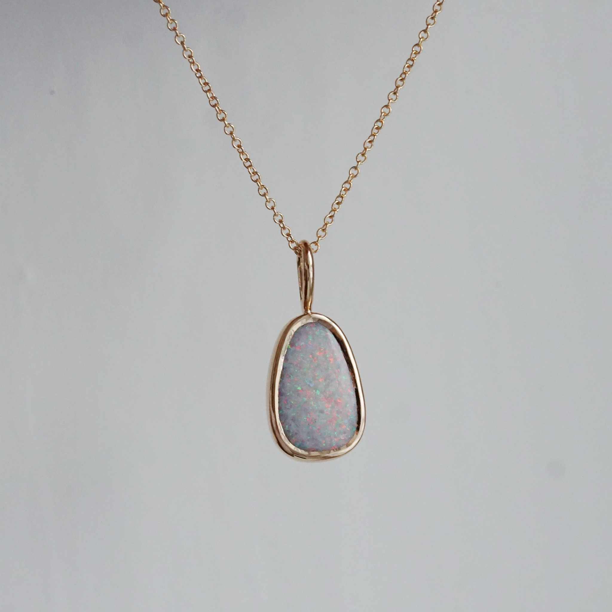 "Opal" pendant in gold