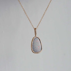 "Opal" hängsmycke i guld
