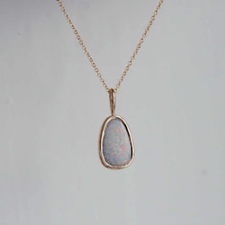 "Opal" pendant in gold