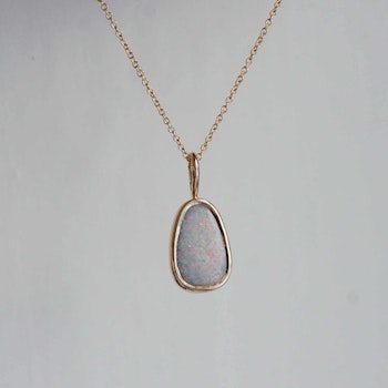 "Opal" pendant in gold