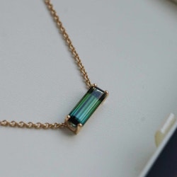 "Tourmaline baguette" necklace in gold