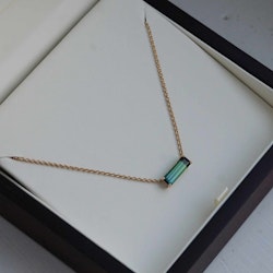 "Tourmaline baguette" necklace in gold