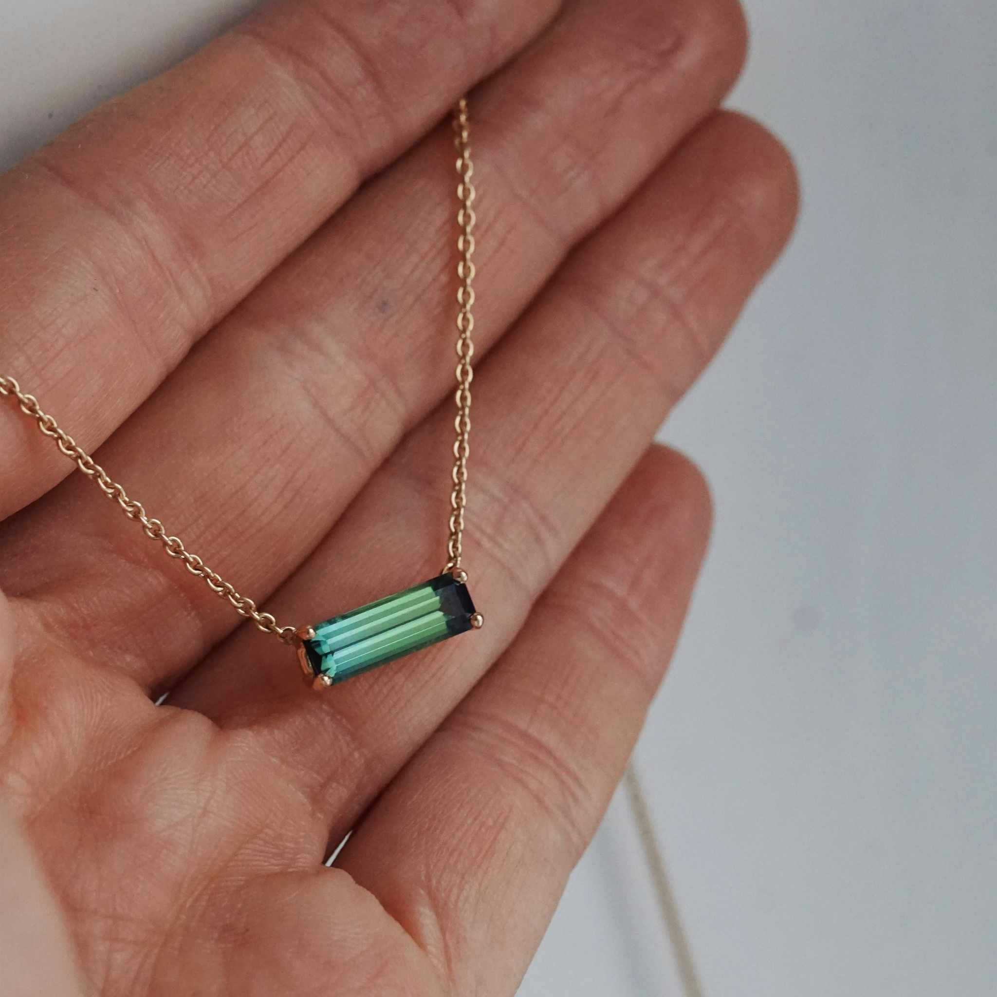 "Tourmaline baguette" necklace in gold