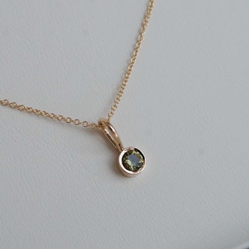 "Malmberget" pendant in gold with an apatite from Gällivare