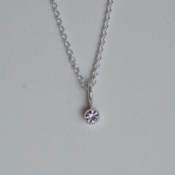 "Twinkle" pendant in silver med en ljusrosa safir