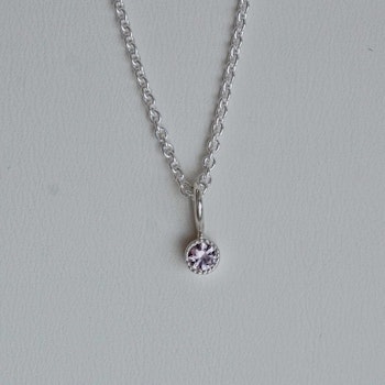 "Twinkle" pendant in silver with a light pink sapphire