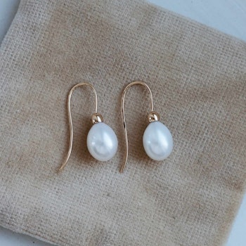 "Snowdrop" earrings in gold